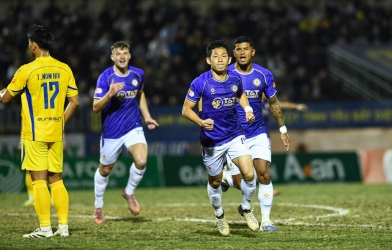 Hùng Dũng received a red card, yet Hà Nội FC still comfortably defeated SLNA 3-1