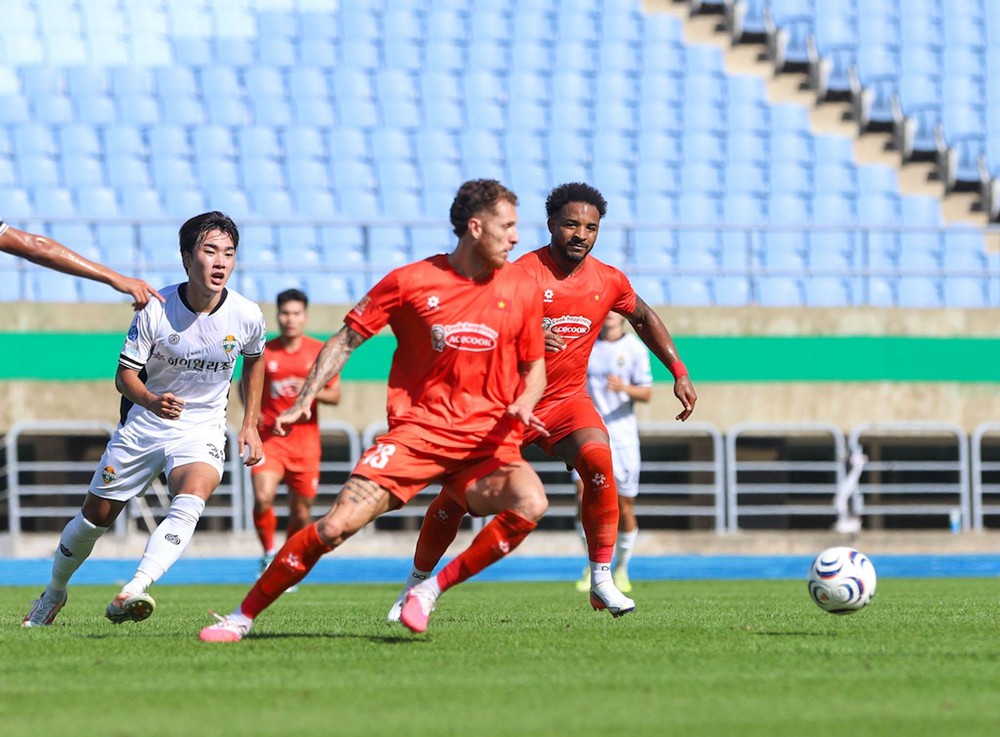 HLV Kim Sang Sik chốt danh sách 26 tuyển thủ Việt Nam dự ASEAN Cup 2026 - Ảnh 1. HLV Kim Sang Sik chốt danh sách 26 tuyển thủ Việt Nam dự ASEAN Cup 2026 - Ảnh 1.