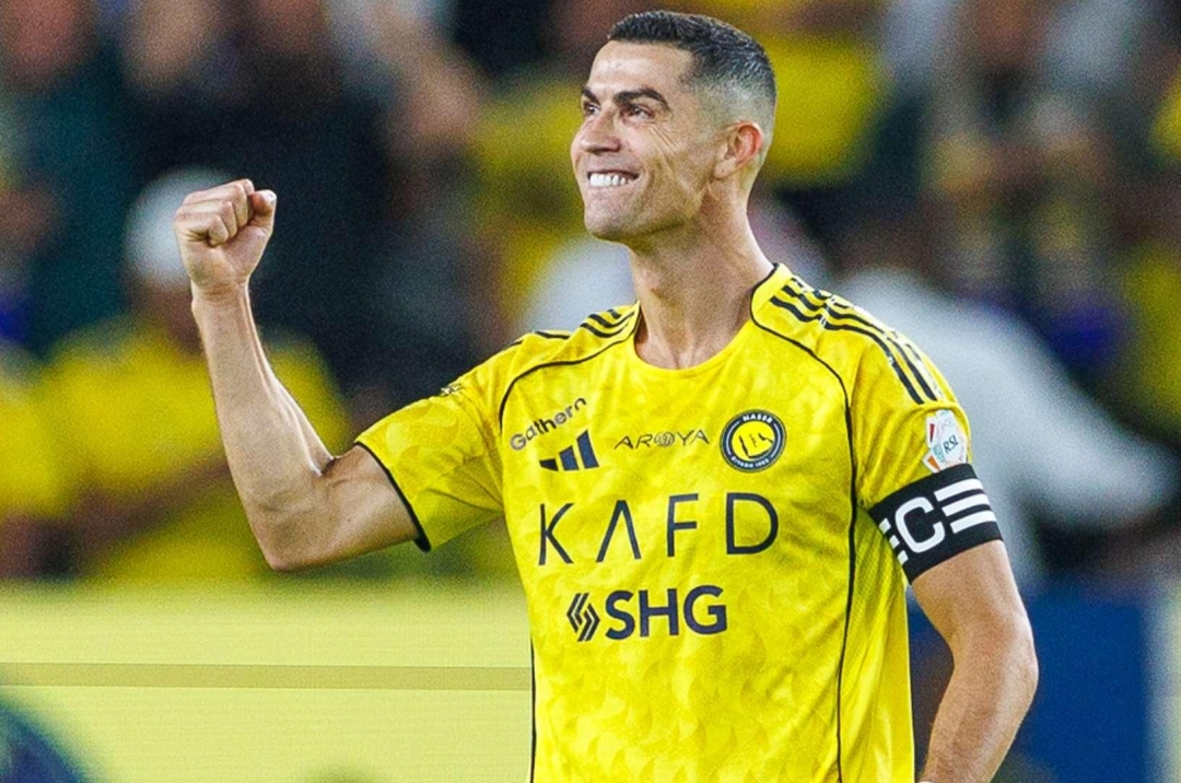 Today's football match schedule 2/12: Exciting international football