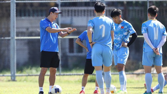 U22 Vietnam watches live the match between U22 Malaysia and Laos