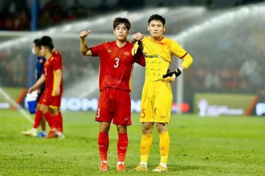 Vietnamese goalkeeper may have to play as a striker