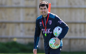 Chelsea targets Premier League manager, determined to find a candidate aligned with the club's vision