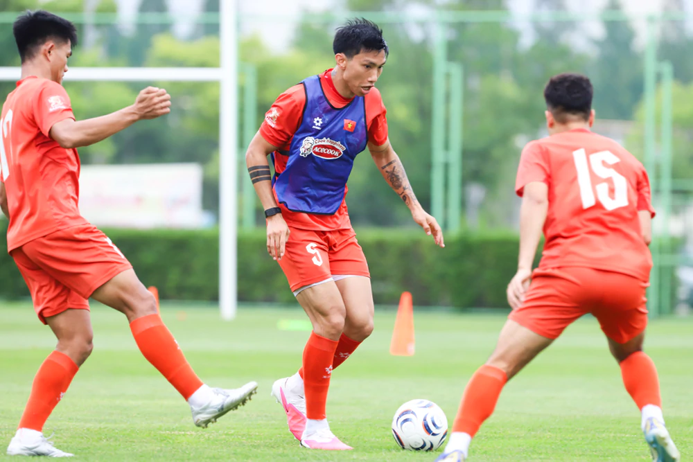 Cúp ASEAN Hyundai Cup 2026 Trophy Tour đến Hà Nội - Ảnh 2. Cúp ASEAN Hyundai Cup 2026 Trophy Tour đến Hà Nội - Ảnh 2.