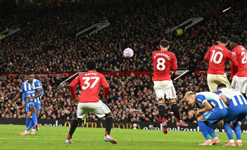 Welbeck ghi bàn từ sai lầm của MU - Ảnh: @ManUTD
