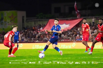 Coach Polking highly praised the overseas Vietnamese star despite limited playing time.