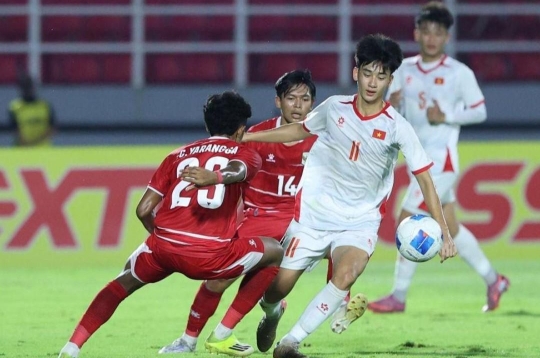 Indonesian fans react fiercely because their team parked the bus when facing Vietnam.