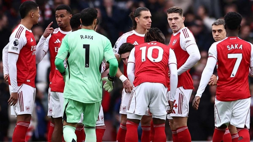Arsenal sang bằng kỷ lục khó tin của MU 729545