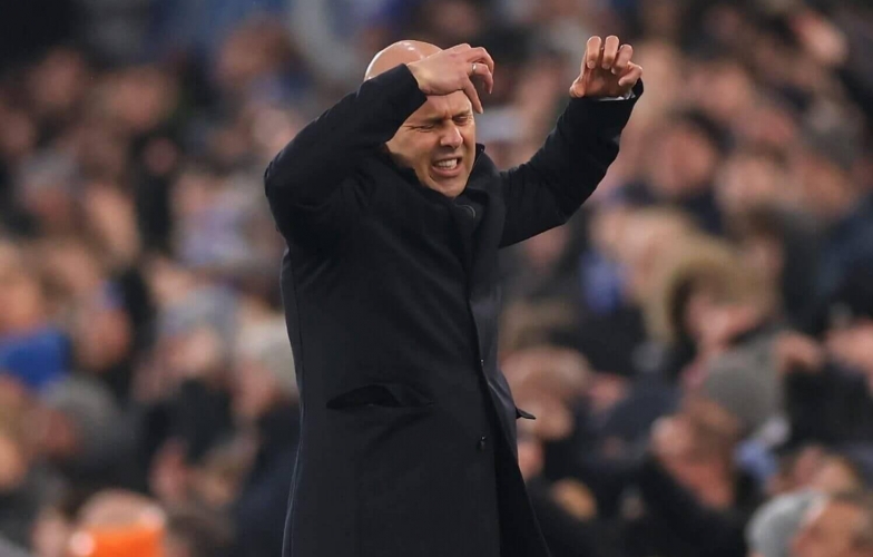 Arne Slot complains about VAR, and the English referee immediately responds