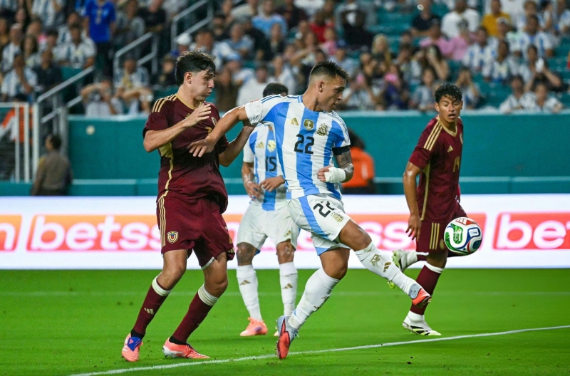 Without Messi, Argentina narrowly defeats Venezuela