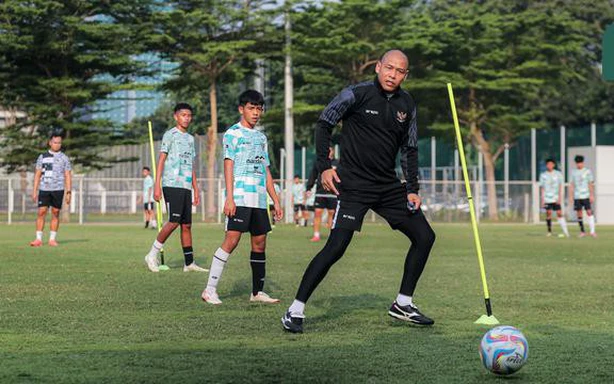 Indonesia's coach remains unfazed, instructs players to limit social media before facing U19 Vietnam