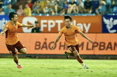 HAGL narrowly defeats Nam Dinh, temporarily escapes danger on V-League standings