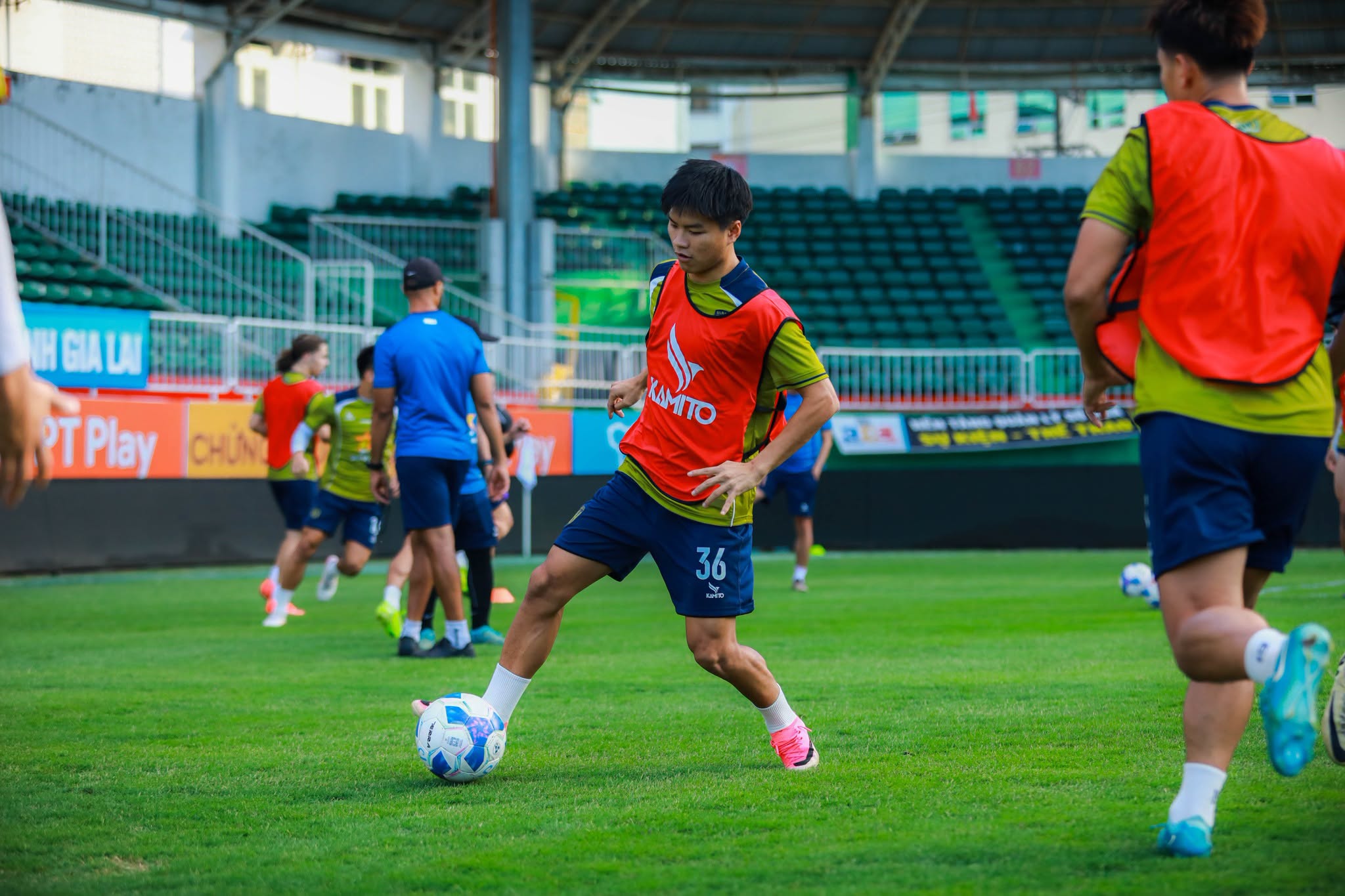 Tin nóng bóng đá Việt hôm nay 23/10: U23 Việt Nam trình làng diện mạo mới; SLNA chiếm ưu thế trước HAGL - Ảnh 2. Tin nóng bóng đá Việt hôm nay 23/10: U23 Việt Nam trình làng diện mạo mới; SLNA chiếm ưu thế trước HAGL - Ảnh 2.
