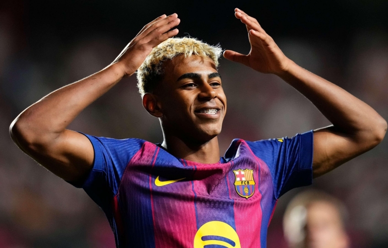 Lamine Yamal achieved a hat-trick of awards at the Globe Soccer Awards 2025.