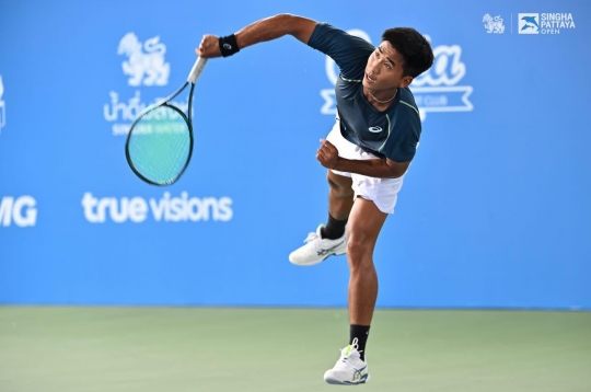 Vietnam's No.1 tennis player suffers a 0-6, 0-6 defeat on home ground