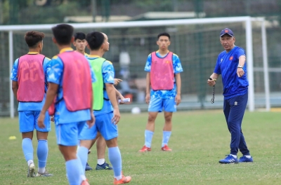 Japanese coach must cut 4 Vietnamese players ahead of the AFF tournament