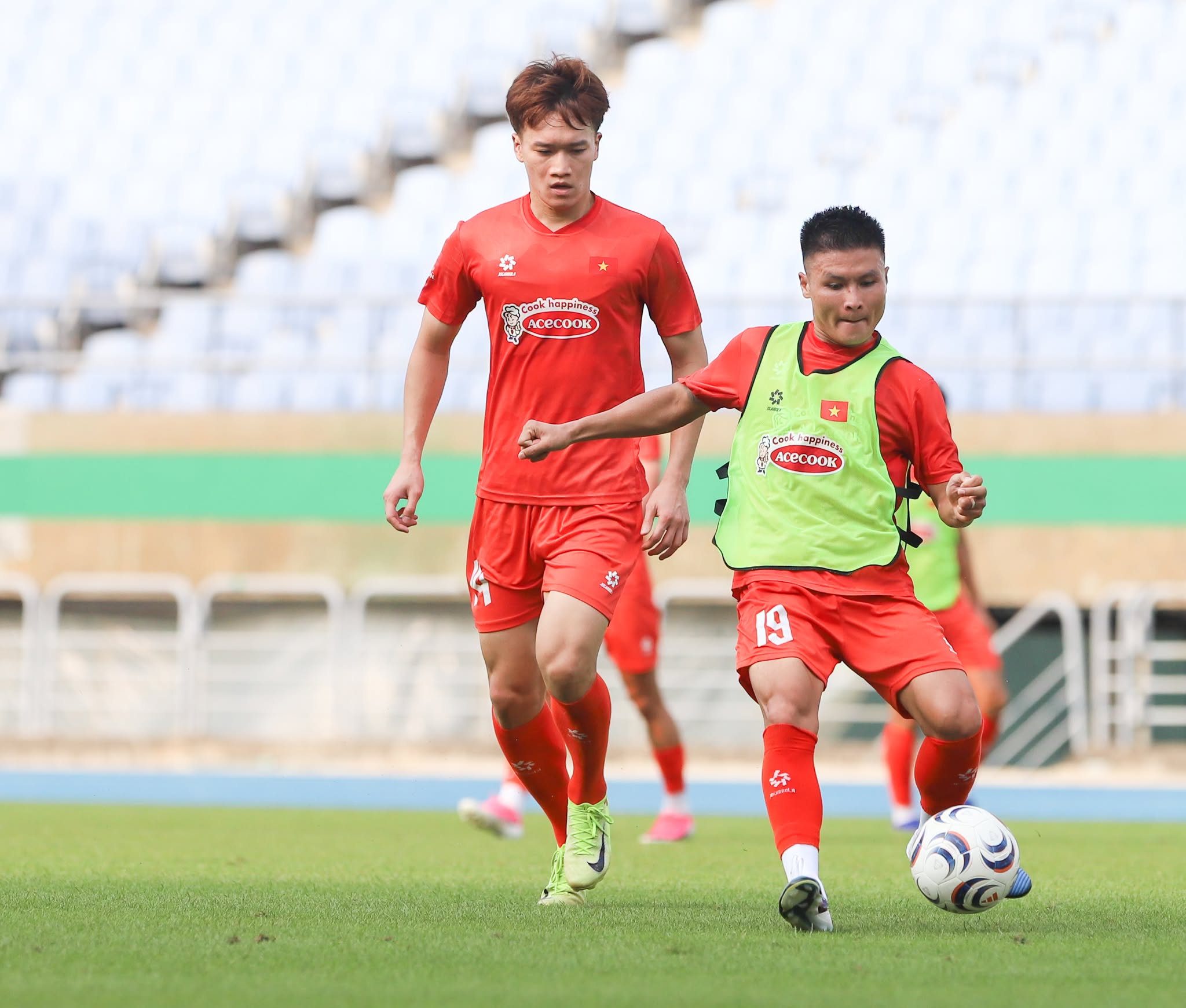 Tin nóng bóng đá Việt hôm nay 5/7: Đội tuyển Việt Nam gặp Siheung FC; CLB Công an TPHCM chia tay 4 ngoại binh - Ảnh 1.