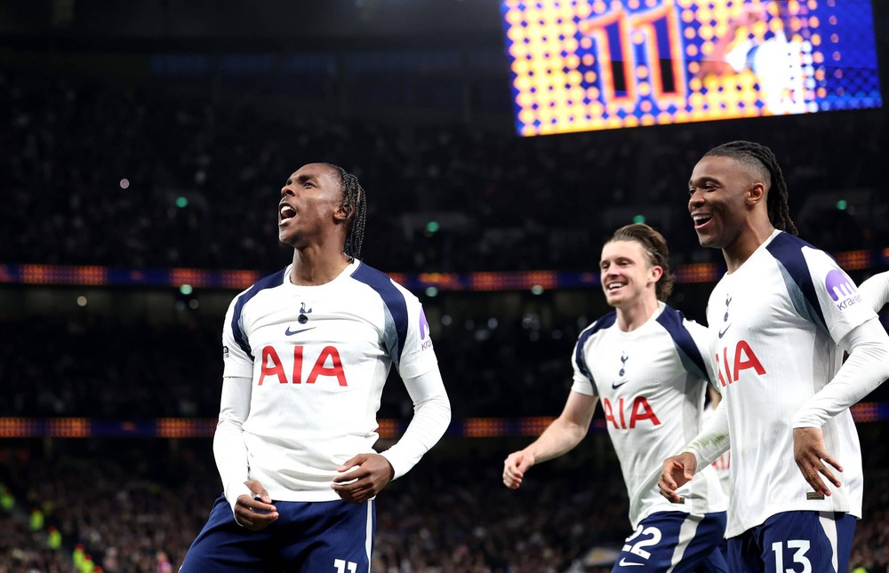 Tottenham chìm trong cuộc chiến trụ hạng: Sống trong sự sợ hãi - Ảnh 1. Tottenham chìm trong cuộc chiến trụ hạng: Sống trong sự sợ hãi - Ảnh 1.