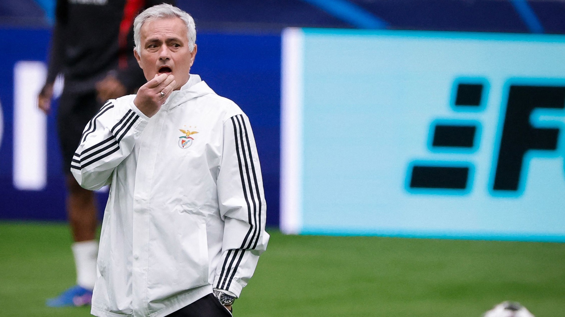 Real Madrid khủng hoảng: Mourinho trở lại để dẹp loạn ở Bernabeu