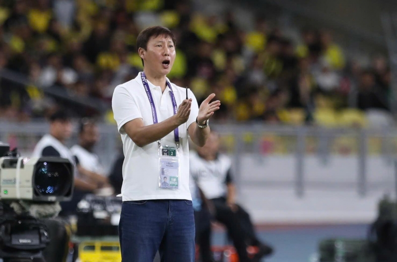 Coach Kim Sang Sik reacts unexpectedly to FIFA sanctioning 7 naturalized Malaysian players