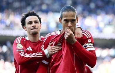 Liverpool edges closer to Champions League qualification with a 100th-minute victory over Everton