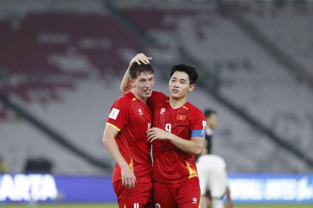 Bóng lăn trên bàn phím: Williams Minh Hoàng được khuyên noi gương Đình Bắc - Ảnh 1. Bóng lăn trên bàn phím: Williams Minh Hoàng được khuyên noi gương Đình Bắc - Ảnh 1.