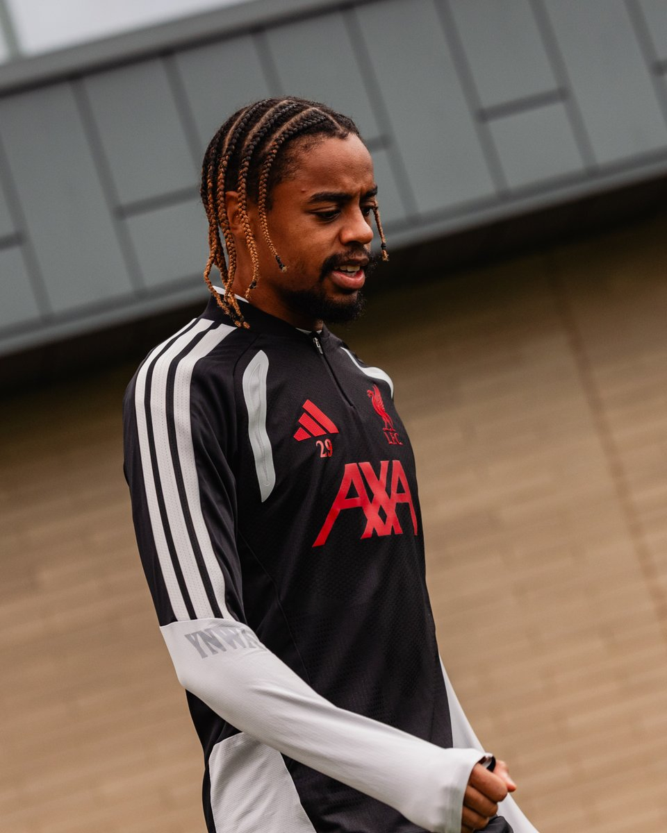 Petit: "Ai ở Pháp cũng biết Liverpool đã trả gấp đôi giá trị thực của Barcola" - Ảnh 1. Petit: "Ai ở Pháp cũng biết Liverpool đã trả gấp đôi giá trị thực của Barcola" - Ảnh 1.