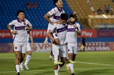 Vietnam national team newcomer scores impressively with coach Kim Sang Sik