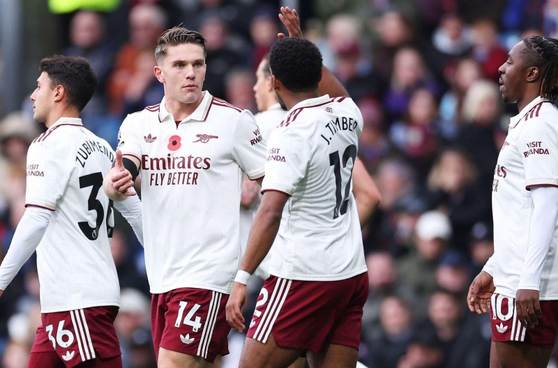 A team emerges capable of stopping Arsenal from winning the title