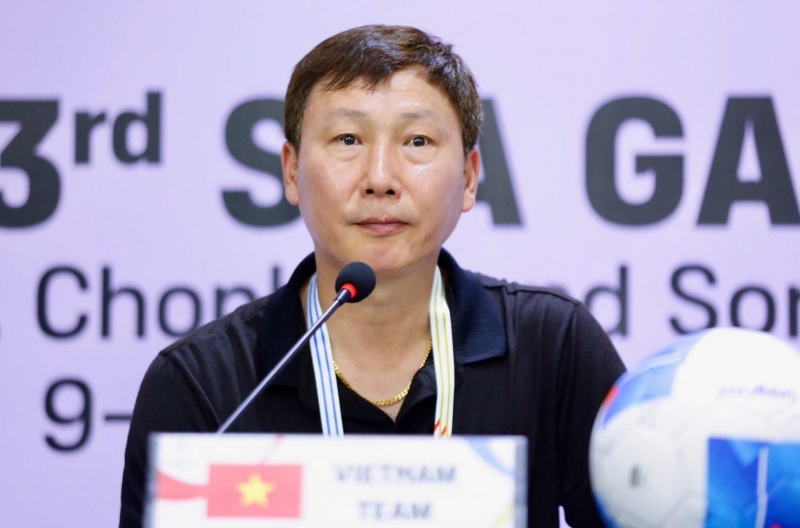 Southeast Asian media astonished by Coach Kim Sang Sik's achievements