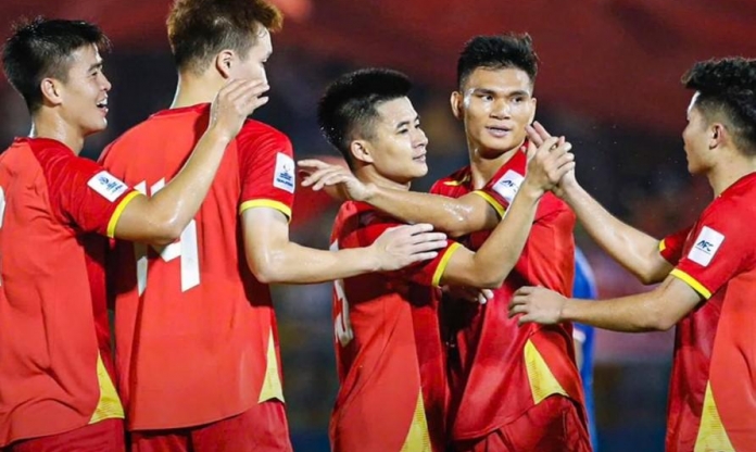 Thắng dễ 3-1 Nepal, ĐT Việt Nam áp sát Malaysia