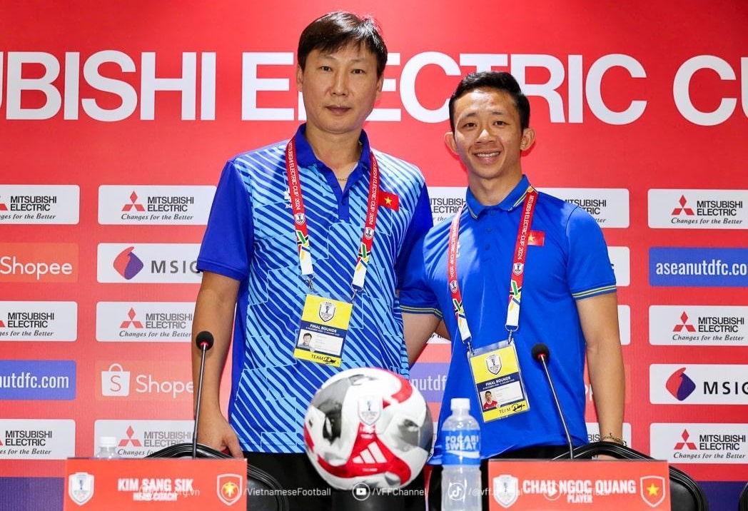 Coach Kim Sang Sik received very bad news just before finalizing Vietnam&#39;s national team roster.