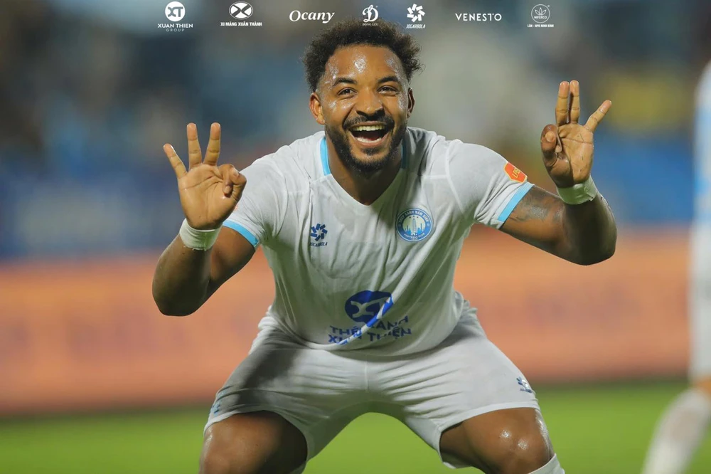 Xuân Son lập hat-trick, giúp Nam Định đánh bại SLNA 3-0 ở vòng 25 V-League mùa 2025-2026 Xuân Son lập hat-trick, giúp Nam Định đánh bại SLNA 3-0 ở vòng 25 V-League mùa 2025-2026