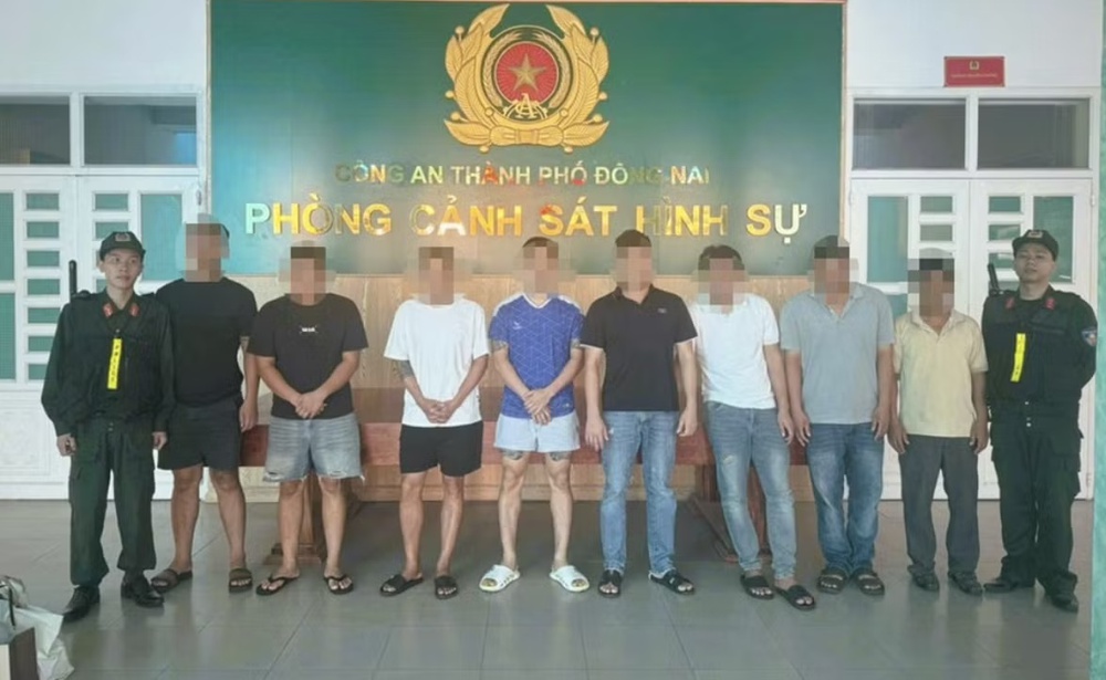 Triệt phá đường dây cá độ bóng đá trực tuyến quy mô lớn, giao dịch hơn 70 tỷ đồng/tháng - Ảnh 1. Triệt phá đường dây cá độ bóng đá trực tuyến quy mô lớn, giao dịch hơn 70 tỷ đồng/tháng - Ảnh 1.