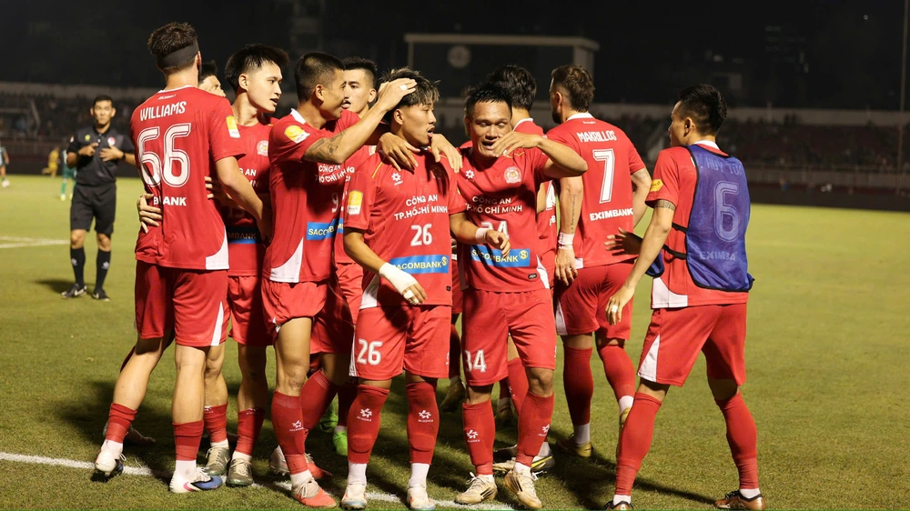 Tiến Linh phủ nhận mâu thuẫn với ngôi sao Việt kiều - Ảnh 4. Tiến Linh phủ nhận mâu thuẫn với ngôi sao Việt kiều - Ảnh 4.