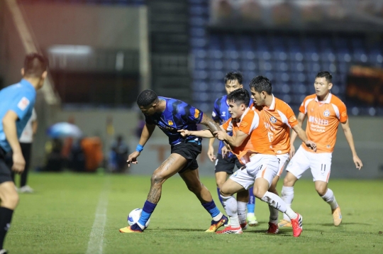 A series of V-League teams receive penalties from VFF