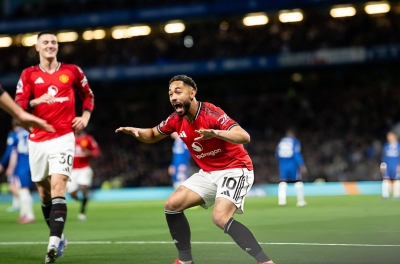 Manchester United defeats Chelsea at Stamford Bridge