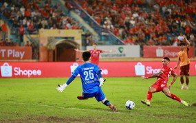 Hot Vietnamese football news today, March 1: U23 Vietnam goalkeeper hopes to gain weight soon; CAHN wins 7 consecutive matches in V-League.