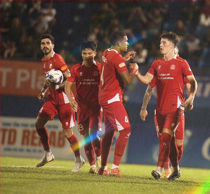 Ở vòng 22 V-League, chủ nhà Công an TP.HCM đã ngược dòng ấn tượng để đánh bại Sông Lam Nghệ An với tỷ số 3-1.