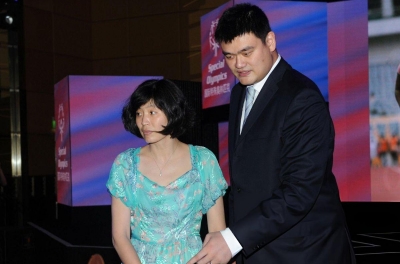 'Basketball giant' Yao Ming troubles his wife with his bedroom habits