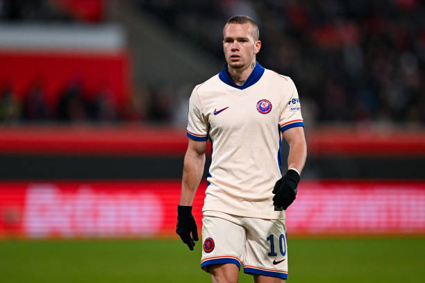 Cầu thủ chạy cánh của Chelsea, Mykhailo Mudryk, đã phải nhận án cấm thi đấu bốn năm của FA do vi phạm quy định chống doping.
