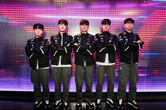 T1 unexpectedly seized the top spot in the 2026 LCK after HLE's stumble.