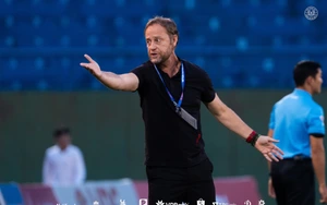 CAHN extends contract with coach Polking