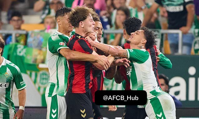 Cựu sao MU nhận thẻ đỏ trong trận giao hữu trước mùa giải, Bournemouth và Real Betis hỗn chiến - Ảnh 1. Cựu sao MU nhận thẻ đỏ trong trận giao hữu trước mùa giải, Bournemouth và Real Betis hỗn chiến - Ảnh 1.