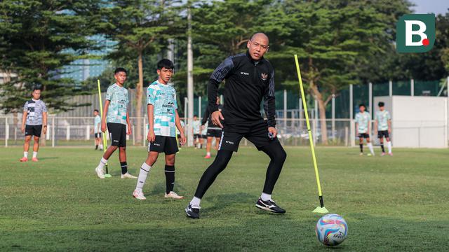 HLV Indonesia không chịu áp lực, yêu cầu học trò hạn chế mạng xã hội trước khi gặp U19 Việt Nam - Ảnh 1. HLV Indonesia không chịu áp lực, yêu cầu học trò hạn chế mạng xã hội trước khi gặp U19 Việt Nam - Ảnh 1.