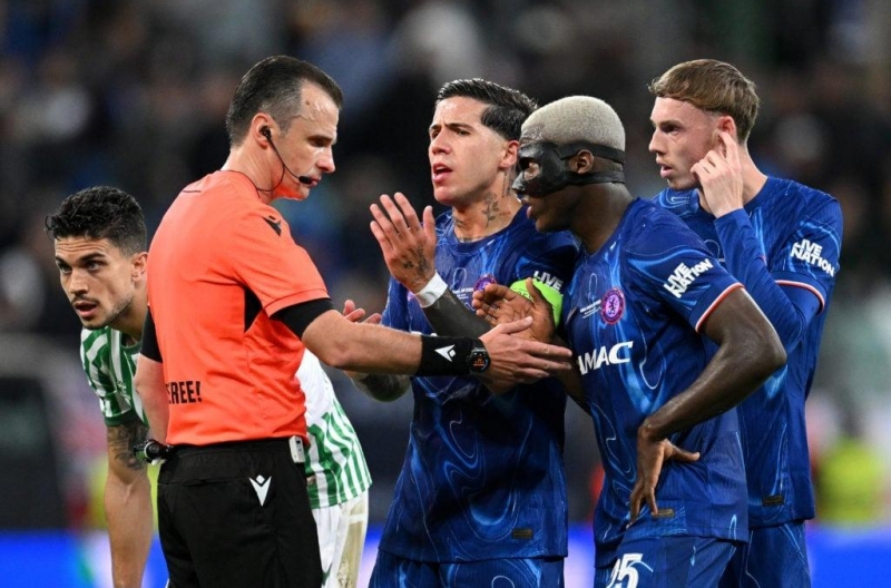 Coach Enzo Maresca loses his most crucial midfielder ahead of the Man City match