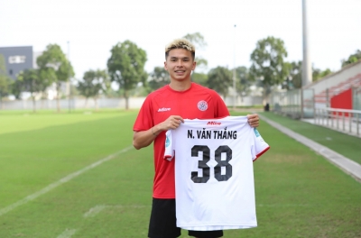 American-Vietnamese midfielder 'scores like a machine' after leaving Vietnamese football