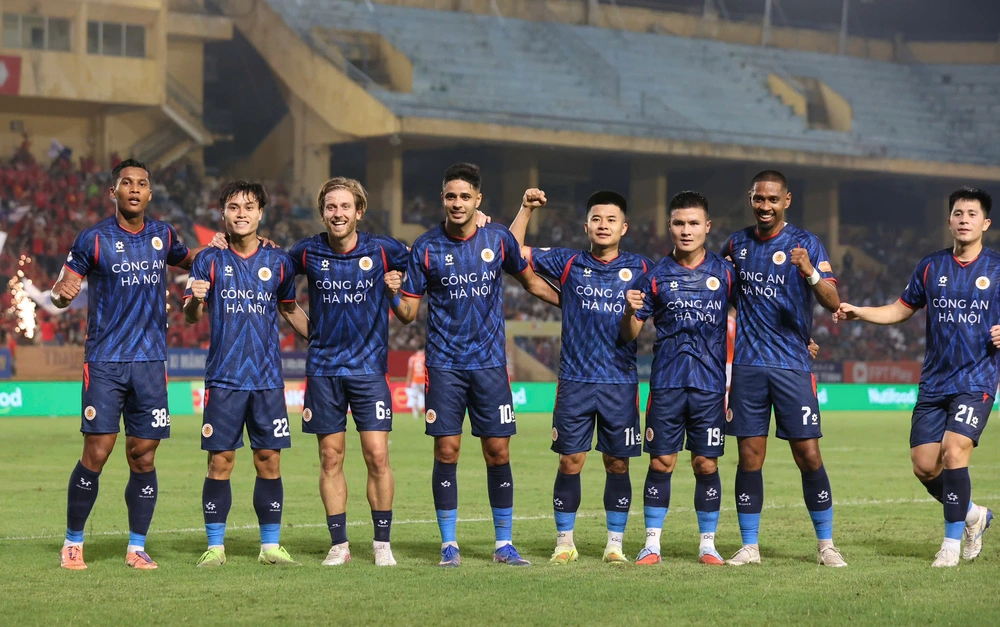 LPBank V-League 2025/2026 qua 17 vòng đấu: Đã thấy hình bóng “quân vương” - Ảnh 1. LPBank V-League 2025/2026 qua 17 vòng đấu: Đã thấy hình bóng “quân vương” - Ảnh 1.