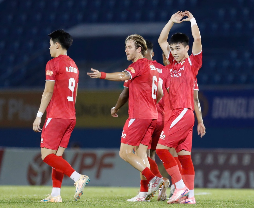 LPBank V-League 2025/26 qua 19 vòng đấu: Những nẻo đường ngược xuôi - Ảnh 1.