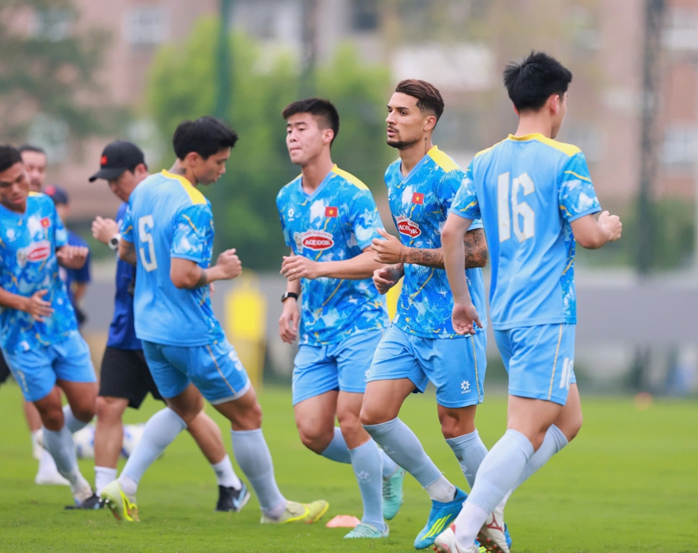 Tin nóng bóng đá Việt hôm nay 29/3: Đội tuyển Việt Nam di chuyển về Ninh Bình; U20 nữ Việt Nam dự giải vô địch châu Á - Ảnh 1.