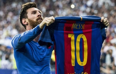 Messi finalizes future with Barca, leaving fans stunned